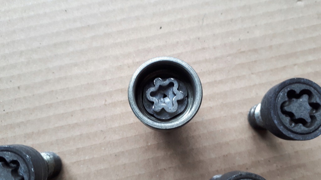 фото №4, A4 b8 s4 шпильки защитные s a5 8t a6 c6 b7