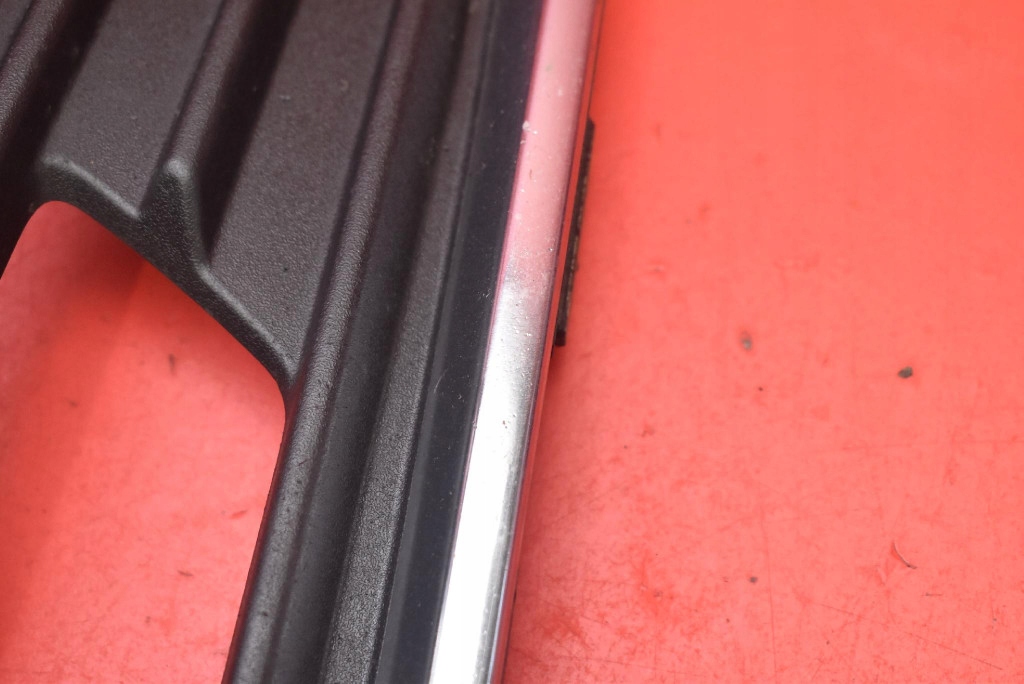 Решітка бампера протитуманної фари права чорна хром f1eb-15a298-b ford focus mk3 Недорого