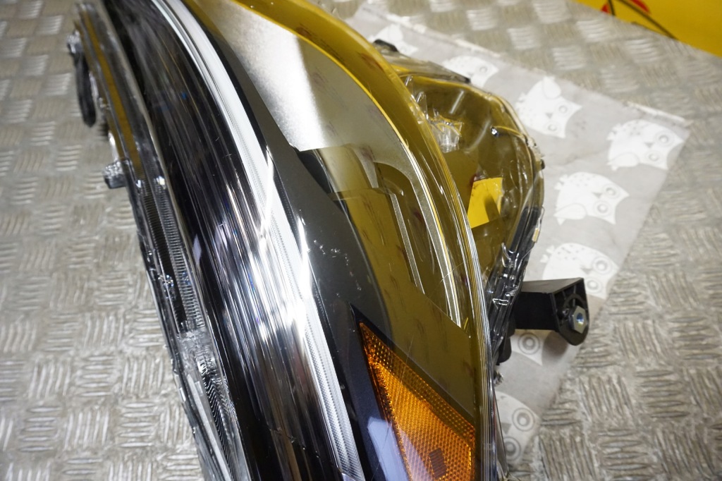 Toyota corolla cross 2022 - фара фара full led правый  серебристая америка Недорого