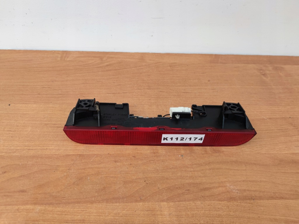 фото №1, Nissan x-trail t30 лампа стоп лампа стоп-сигнал задняя