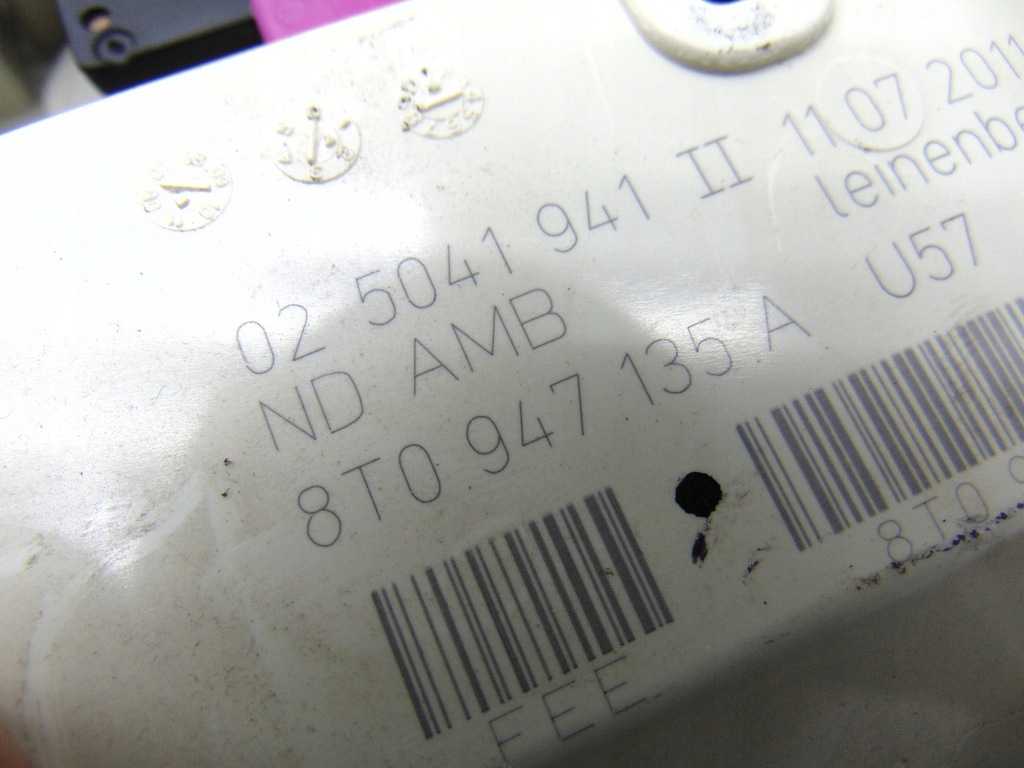 фото №8, Лампа освещение кабины 8t0947135a audi a4 b8