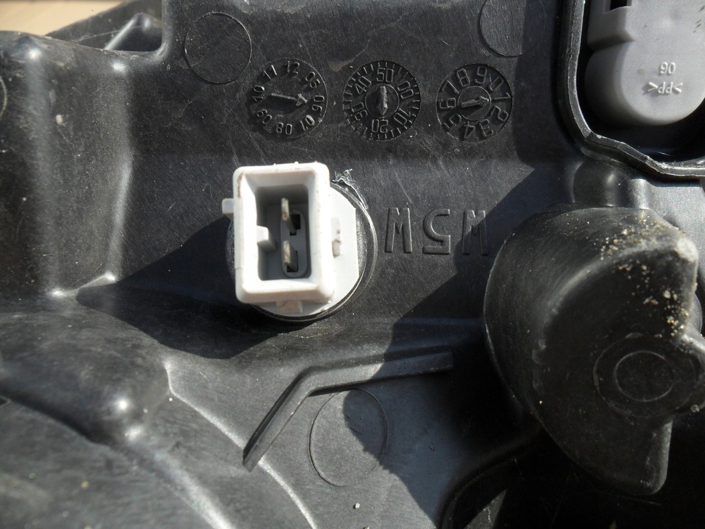 фото №15, Peugeot 107 81110-0h030 лампа правый перед передняя