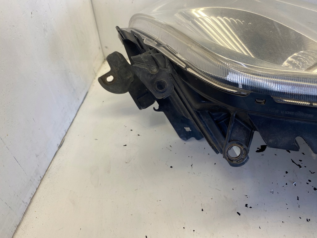 фото №11, Toyota auris i лампа правый перед 81110-02470