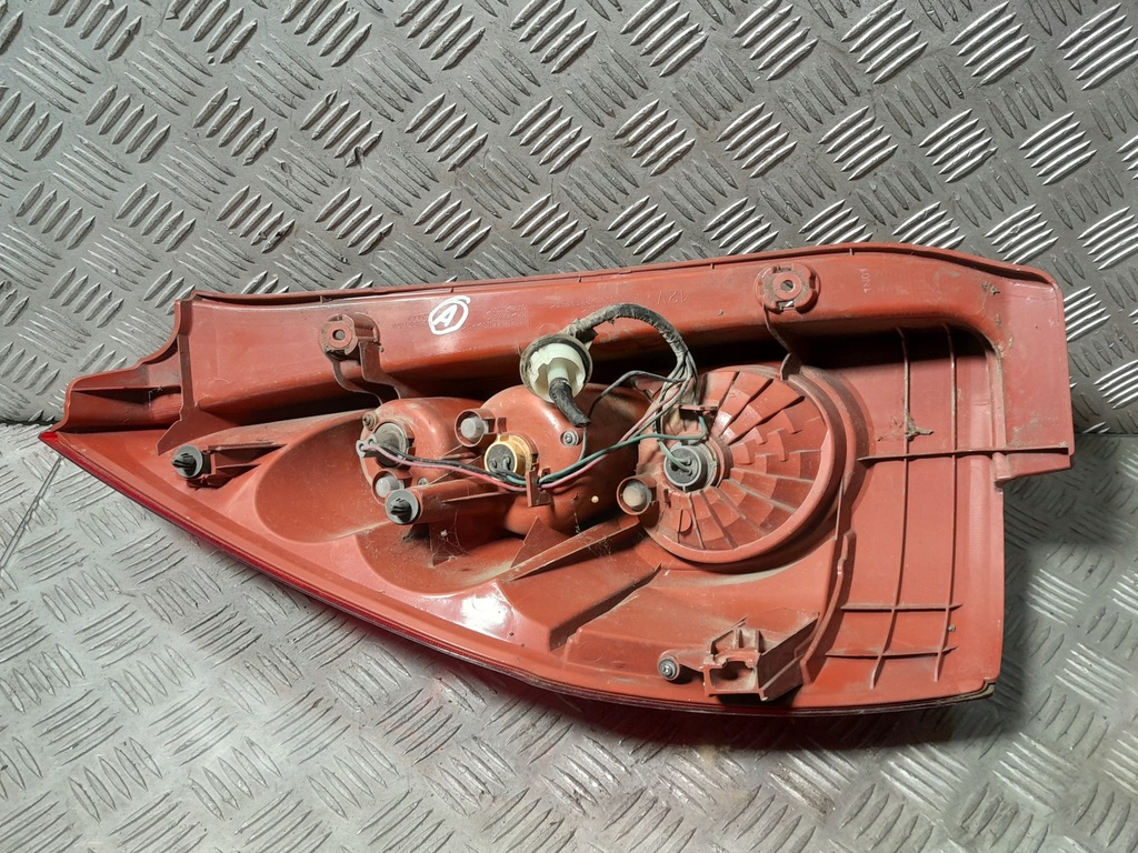 фото №8, Mazda 5 лампа задня права