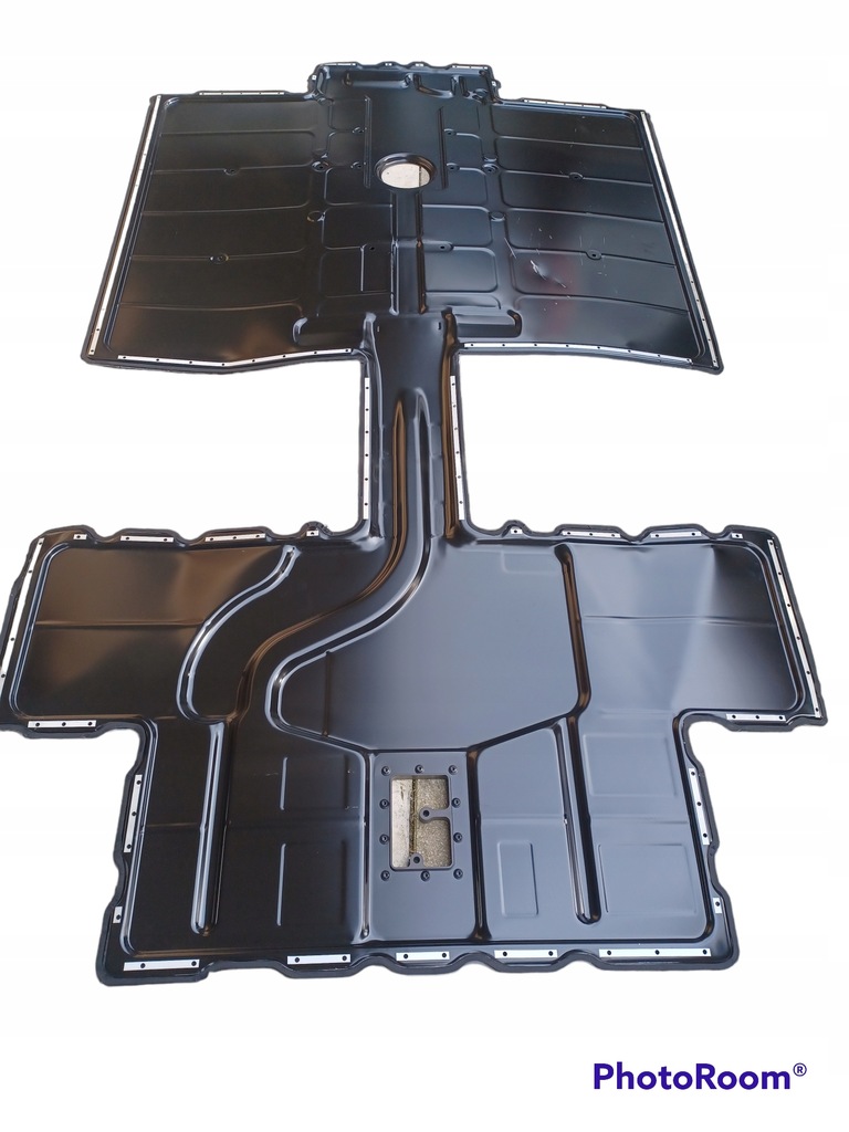 фото №1, Porsche taycan защита аккумулятора 9j1802423