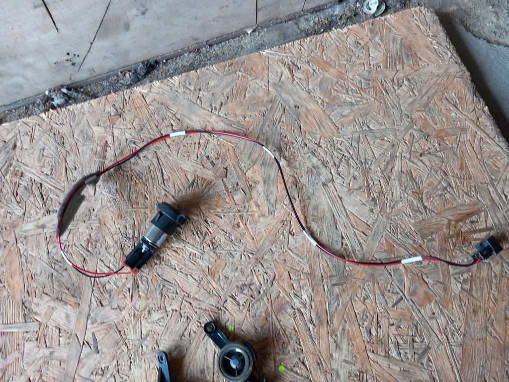 фото №1, Роз'єм 12v тунель середній hyundai ix20 jc