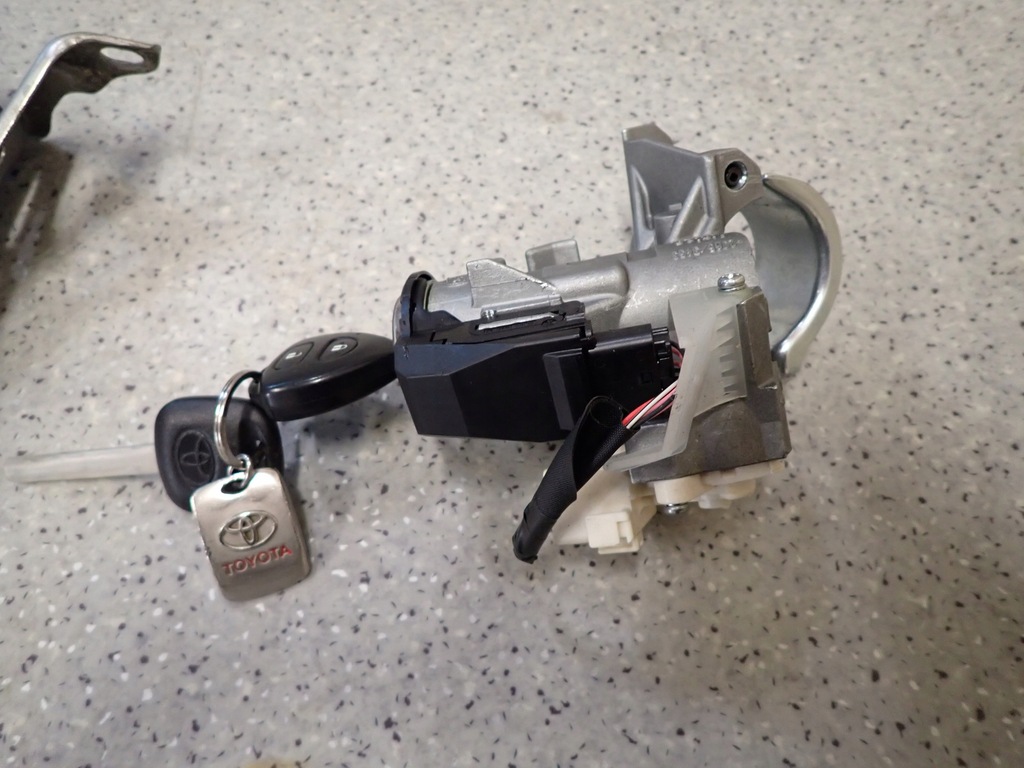 фото №6, Toyota auris 10-1.33 1nr набор стартовый замок зажигания