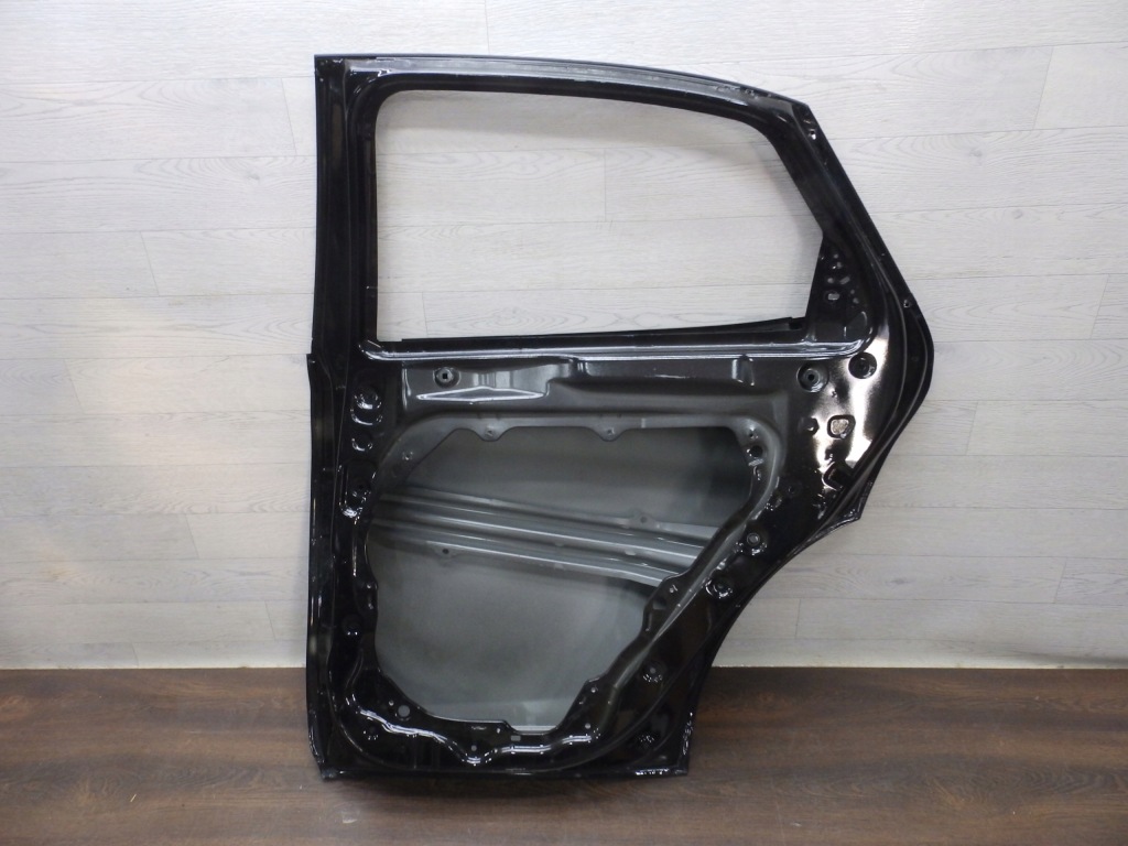 Дверей задні праве  kia x ceed + молдинг нижня + хром Недорого