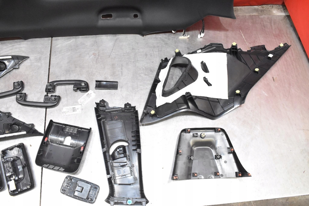 фото №9, Потолок солцезащитный козырёк ручки фонари освещение салона toyota bz4x 22-