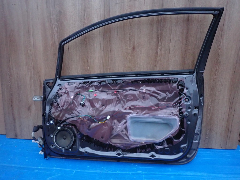 фото №8, Toyota auris 3d e15 06-12 дверь правое 1g3