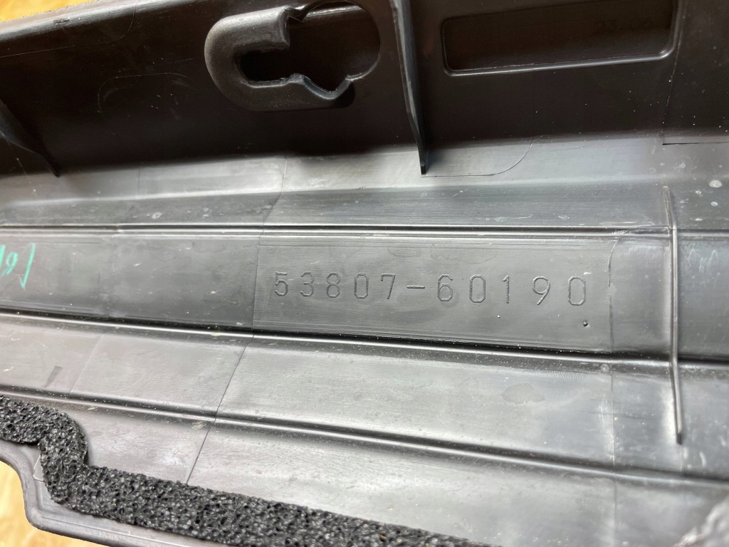 Накладка захист лампи поперечина крила toyota land cruiser 150 53807-60190 в Україні