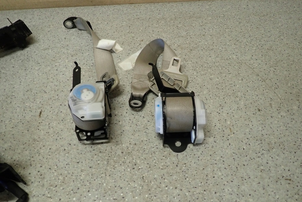 фото №1, Toyota avensis t25 02-07 pas безопасности задняя