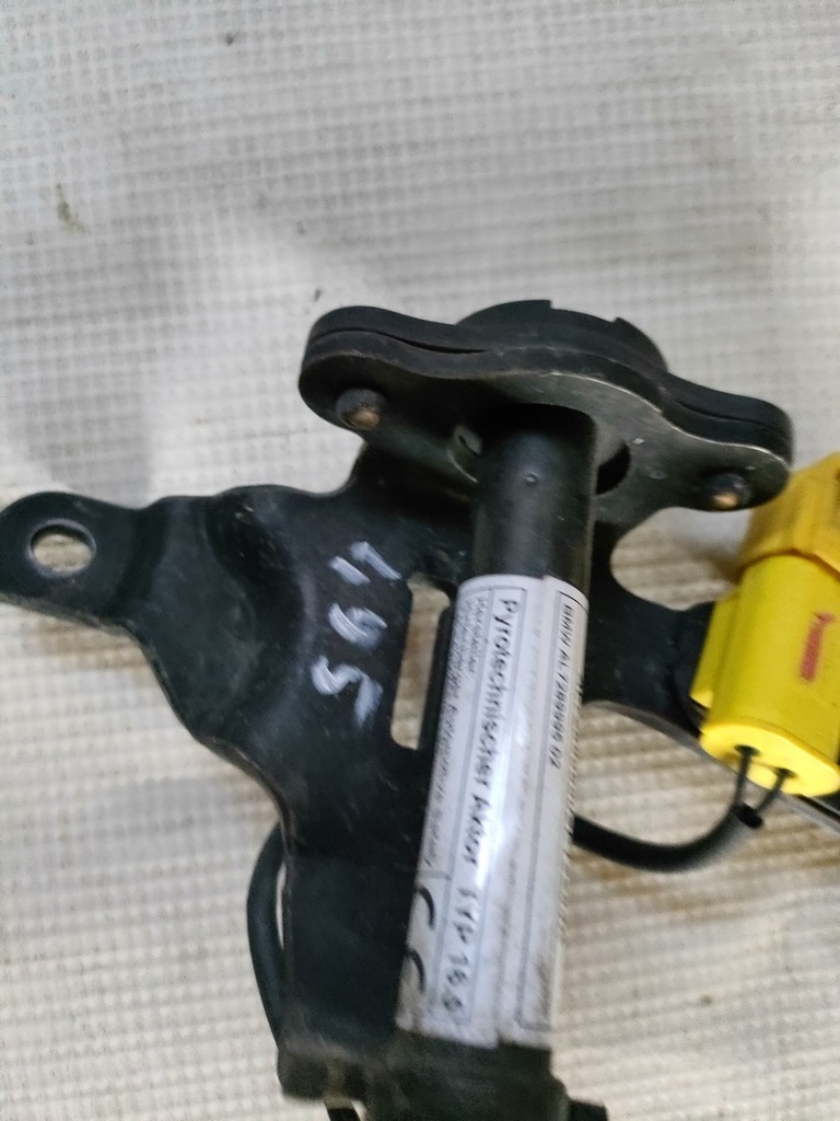 фото №5, Bmw e82 lift патрон капот левый перед 7289995