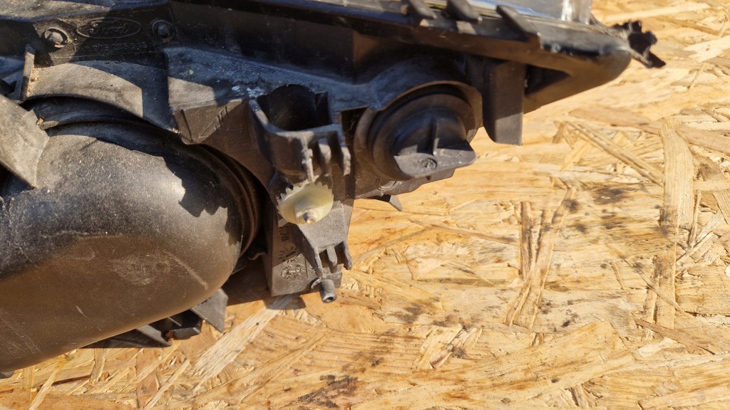 Ford mondeo mk3 лампа перед передняя правая Недорого