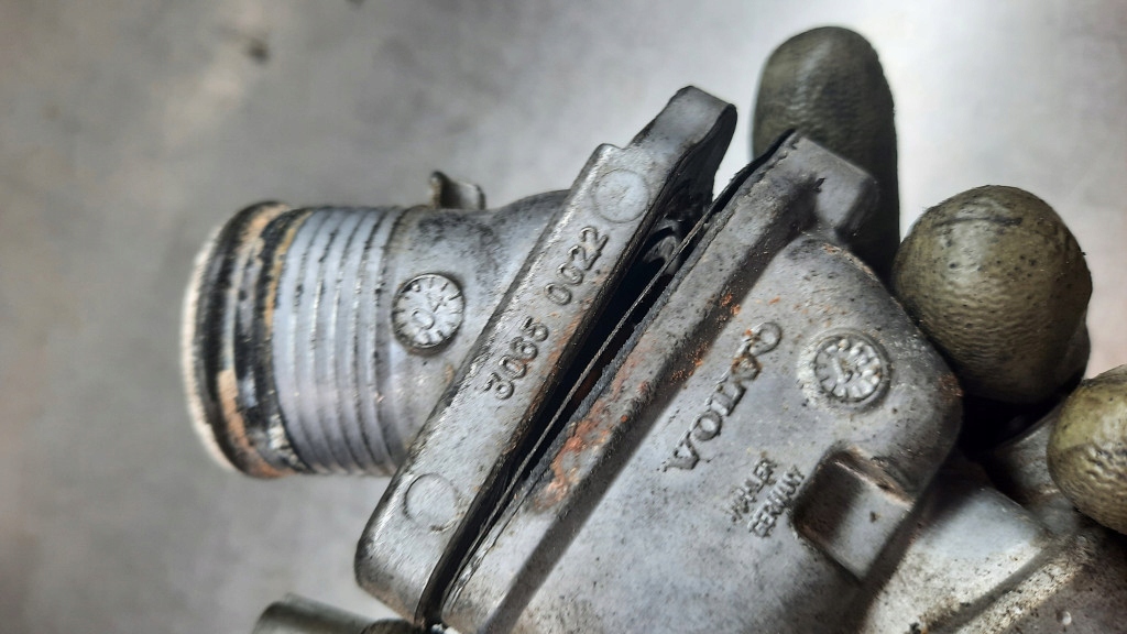 фото №6, Корпус термостата 30650022 volvo s60 v70 ii 2.4b