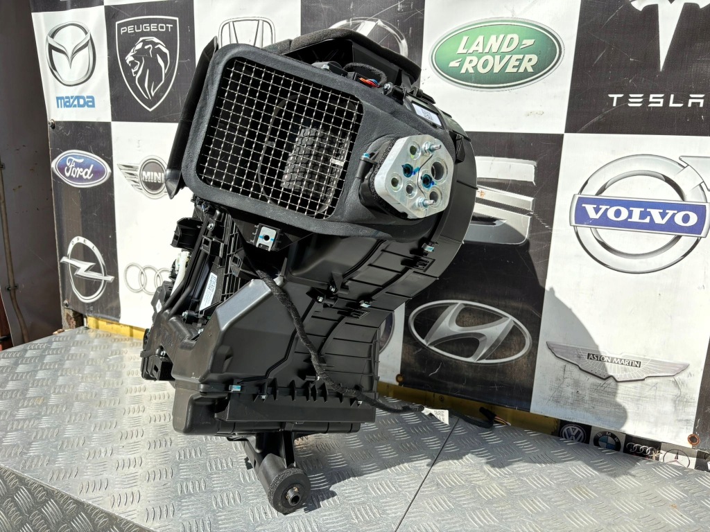 Tesla model y обігрівач комплектна європа 2024r 1679899-00-a 1670151-00-a Недорого