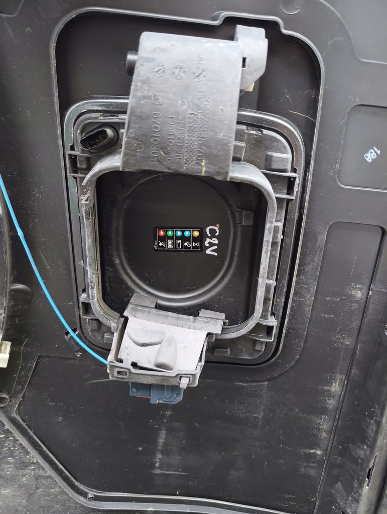 фото №8, Bmw i3 l01 крила правий задня задній c2v кришка роз'єм ładowani 7335767