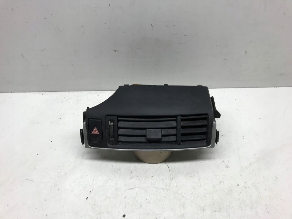 фото №1, Решётка обдув средняя toyota verso lift 556700f030