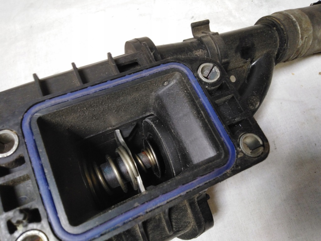 Fiesta mk7 рестайлинг  b-max courier 1,5 tdci термостат труба воды Доставка