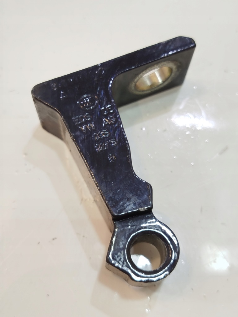 Купить Петля дверь левый задняя vw passat b8 8v5833403c