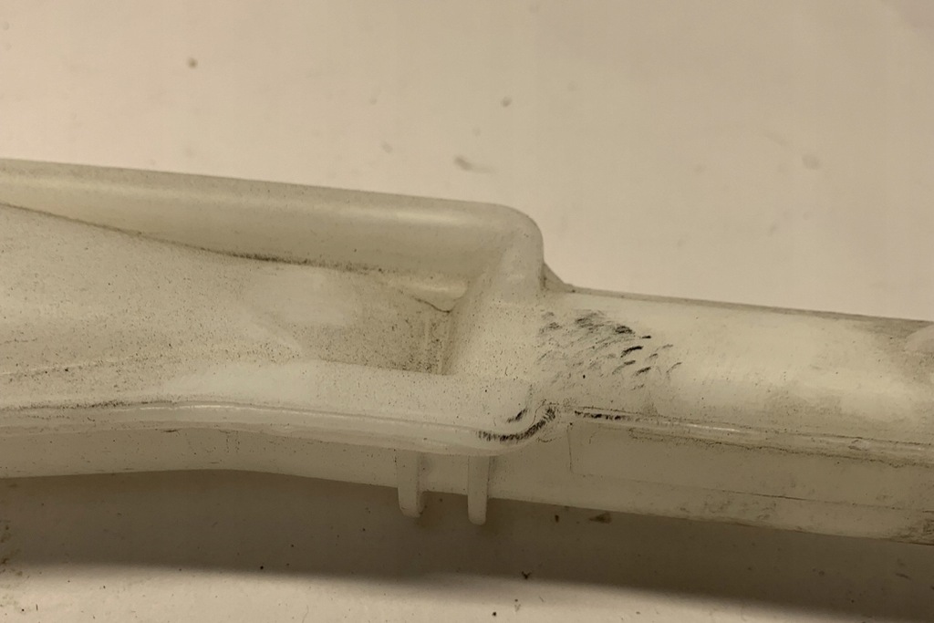 фото №9, Заливна горловина бака омивача chevrolet camaro 13227300 3.6l бензиновий 250kw