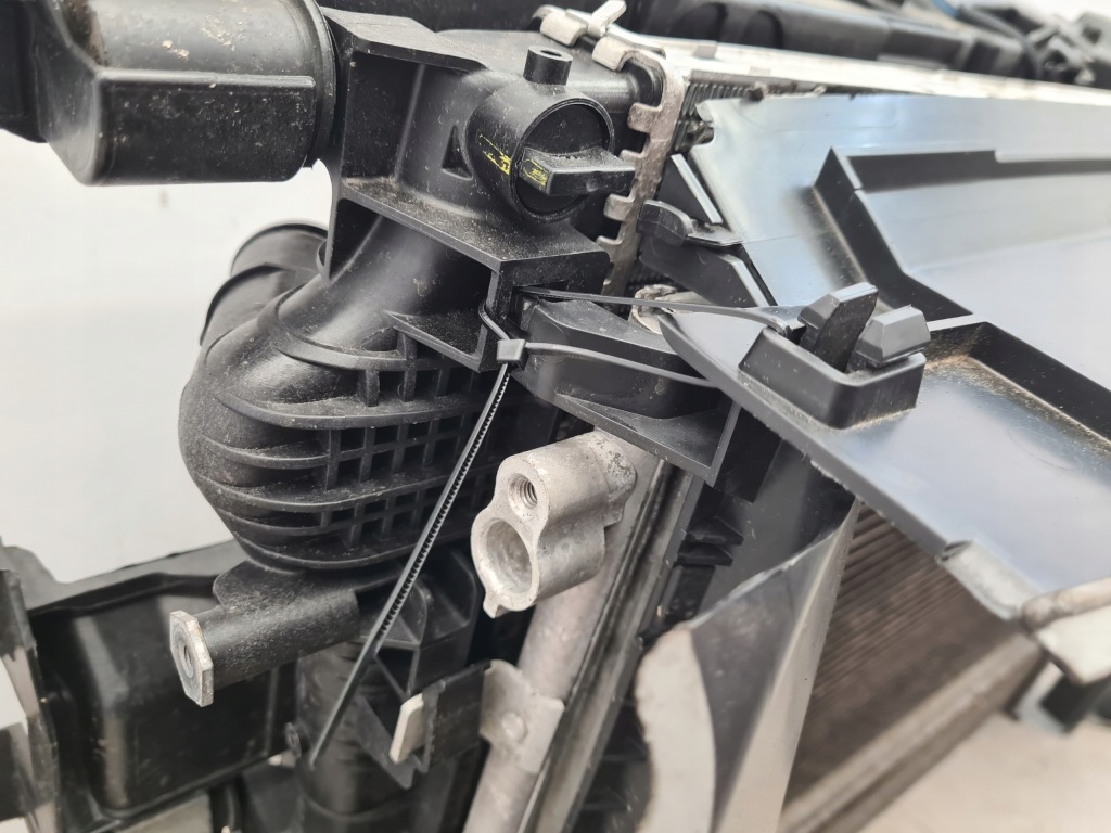 Renault megane 3 рестайлинг  1.6 dci ремень передний радиатор Цена