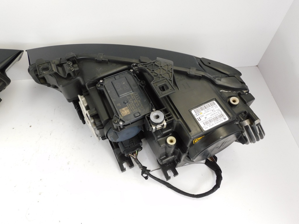 Audi a5 8t рестайлинг  фара правая левая ксенон поворотный 8t0941032 8t0941031 комплектный Киев