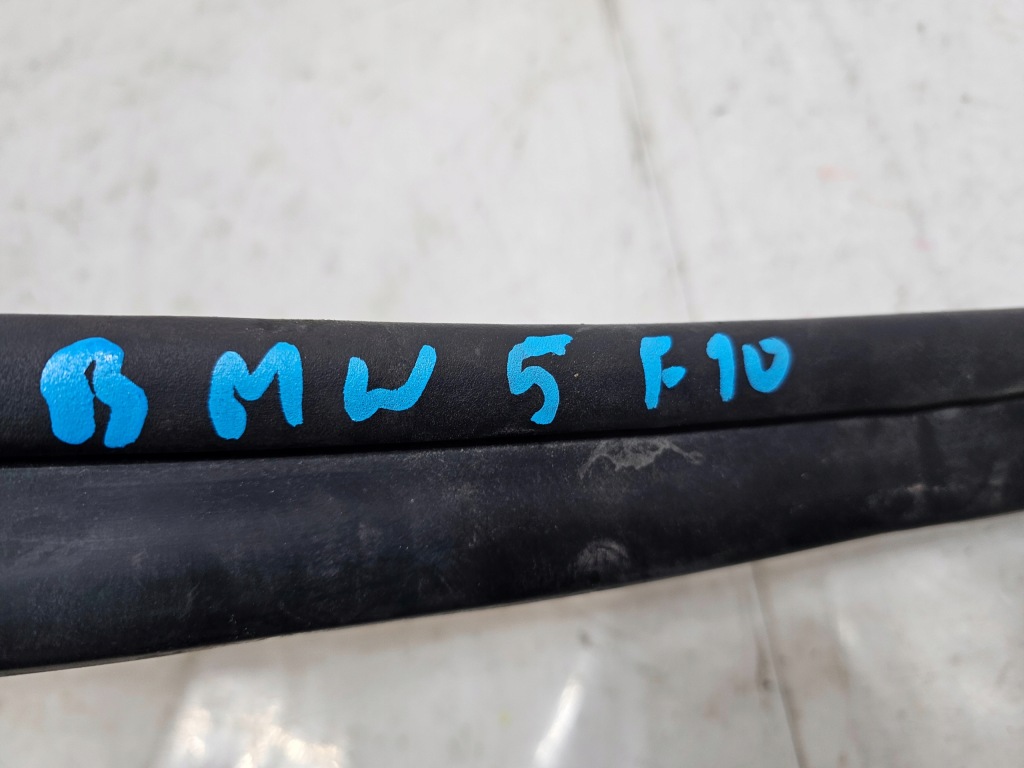 фото №9, Bmw 5 f10 f11 10-17 прокладка капот перед usa