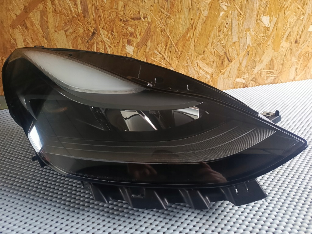 Купити Фара перед правий tesla 3 3 рестайлінг  full led 1514953-00-d