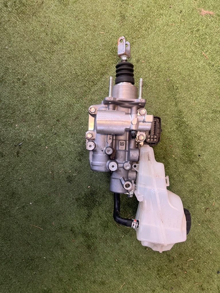 Купити Toyota corolla e12 насос гальмівна 47210-12340