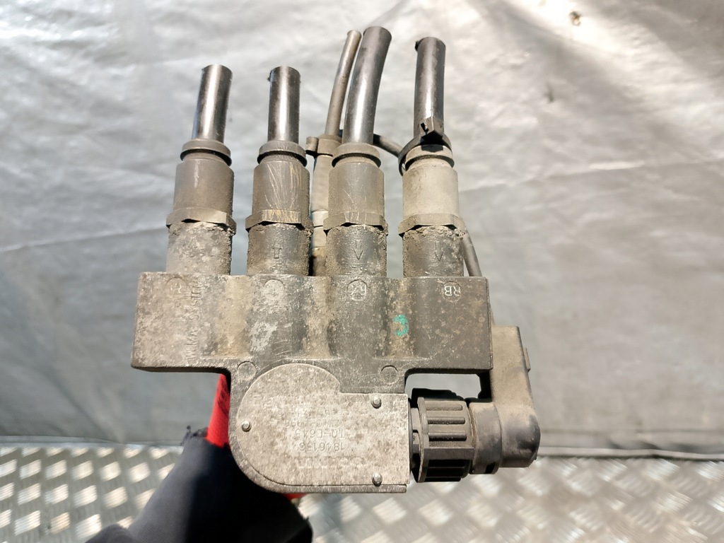 фото №12, Маслоприймач пального датчик рівня пального scania r420 оригінальний номер 1846136