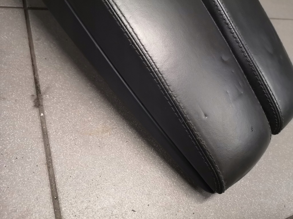 фото №16, Подлокотник чёрный средний кожа audi a8 d3