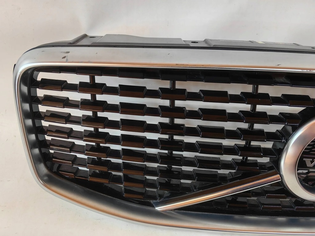 фото №2, Volvo xc60 ii r-design - решітка радіатора, решітка радіатора бампера polecam