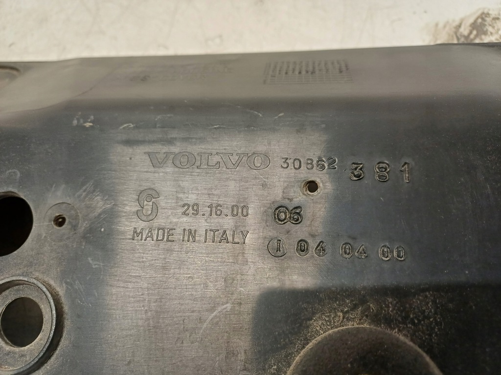 фото №8, Volvo v40 95- накладка молдинг крышки задняя 30862381