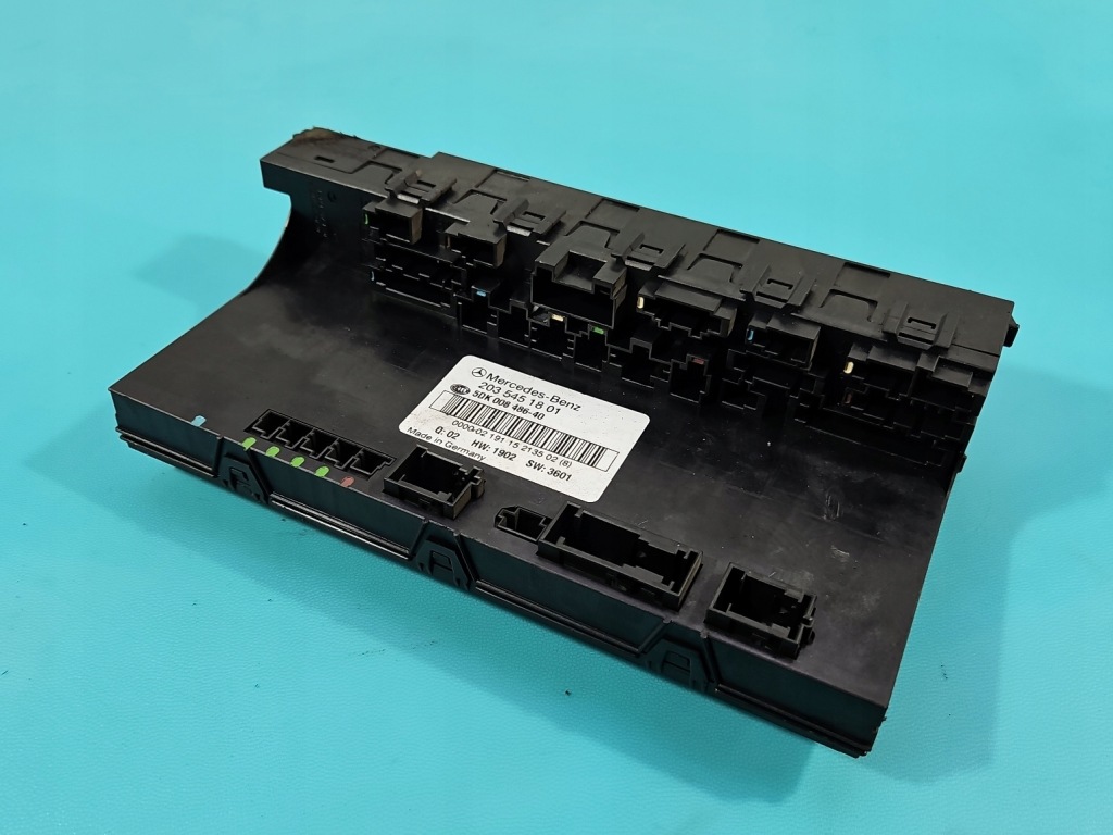 Купити Коробка запобіжників mercedes w203 2035451801