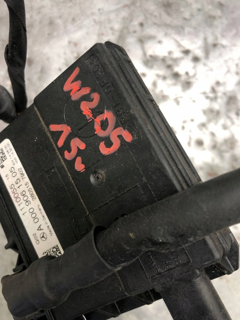 Клемма plus предохранитель аккумулятор mercedes w205 a0009061505 Недорого