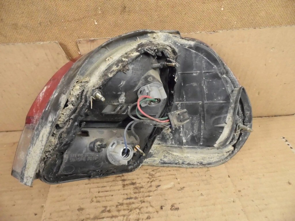 фото №3, Subaru legacy 1996 лампа задняя левая combi