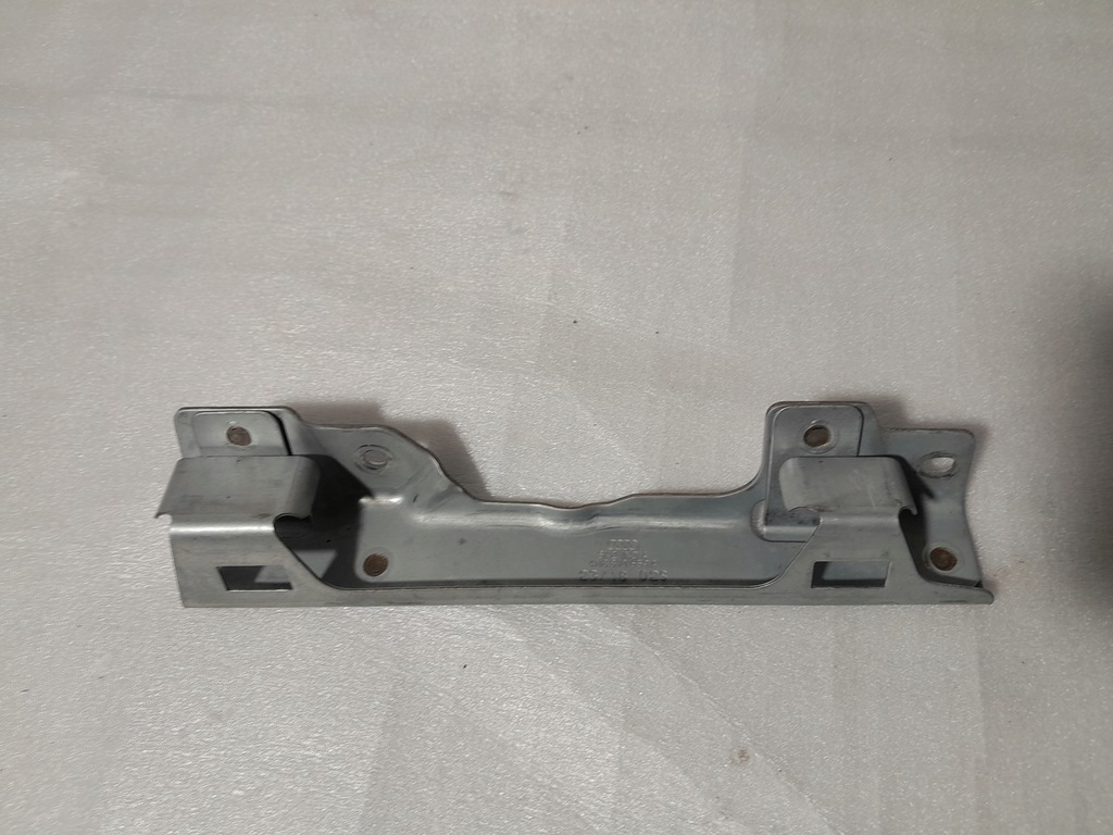 фото №1, Audi q8 4m кронштейн кронштейн ручки потолочный 4m8810659a