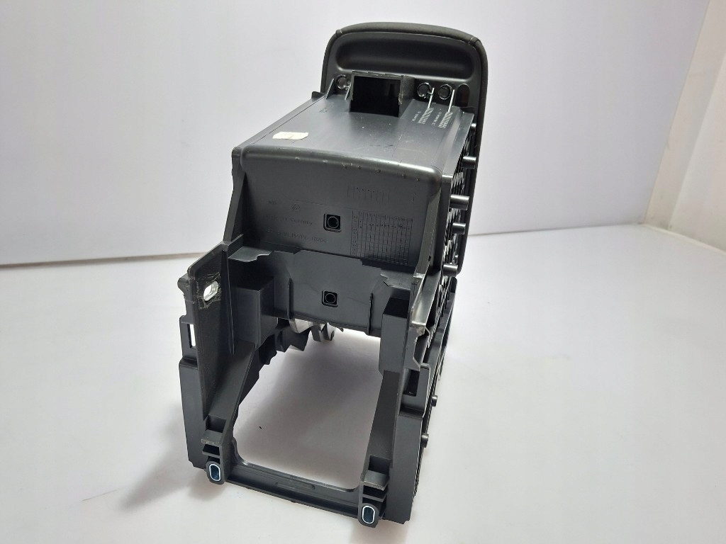 фото №12, Vw golf sportsvan 2015 подлокотник средний бардачок материал super состояние