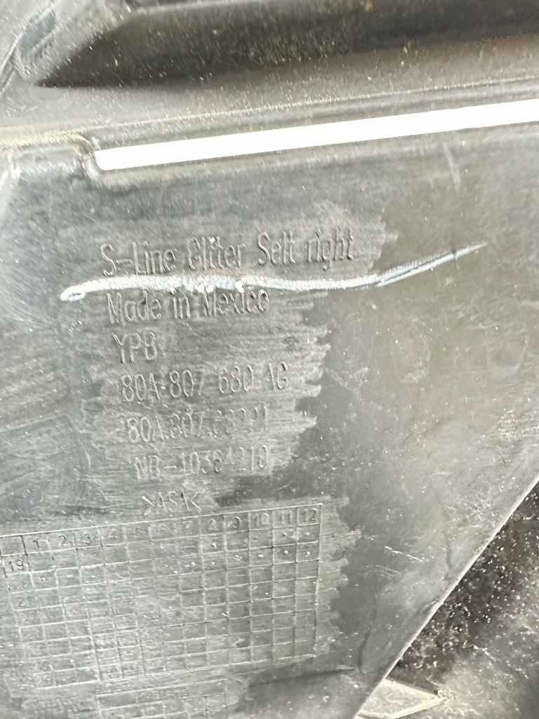 Q5 80a рестайлинг  s-line решётка бампера правая блеск 80a807680ag с Разборки