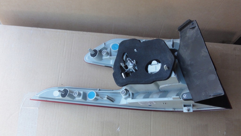 фото №9, Peugeot 308 ii t9 kombi лампа задня задня права 9678093880 пошкоджена