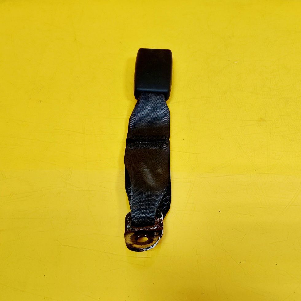 Клипса поперечина безопасности левый задний  mitsubishi colt nr1638 в Украине