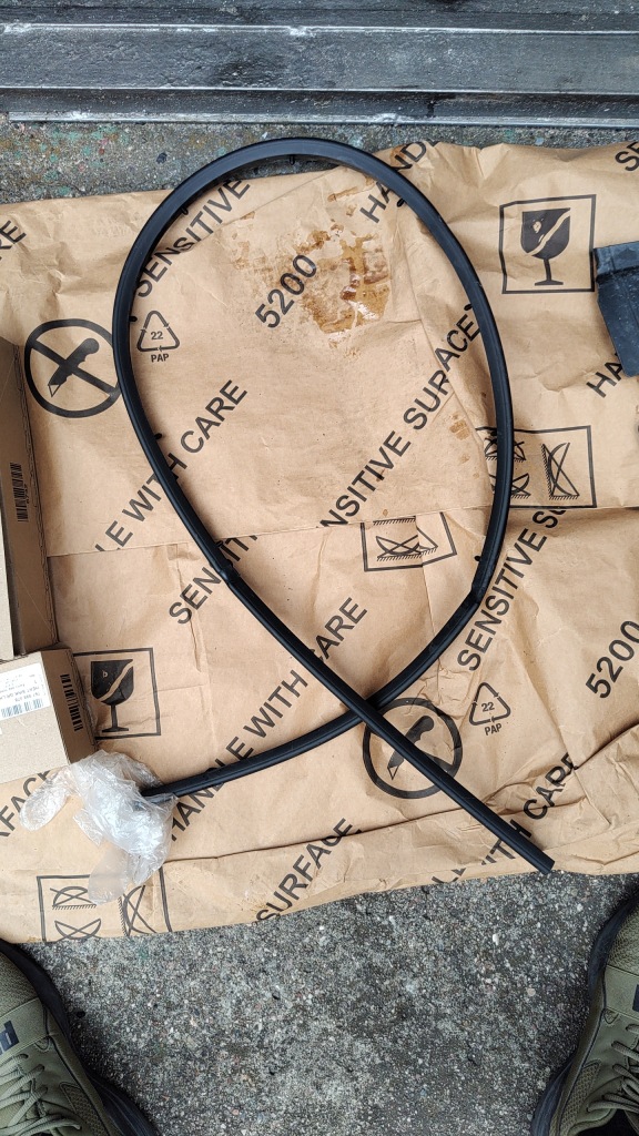 фото №1, Vw touareg iii прокладка капот 760823707