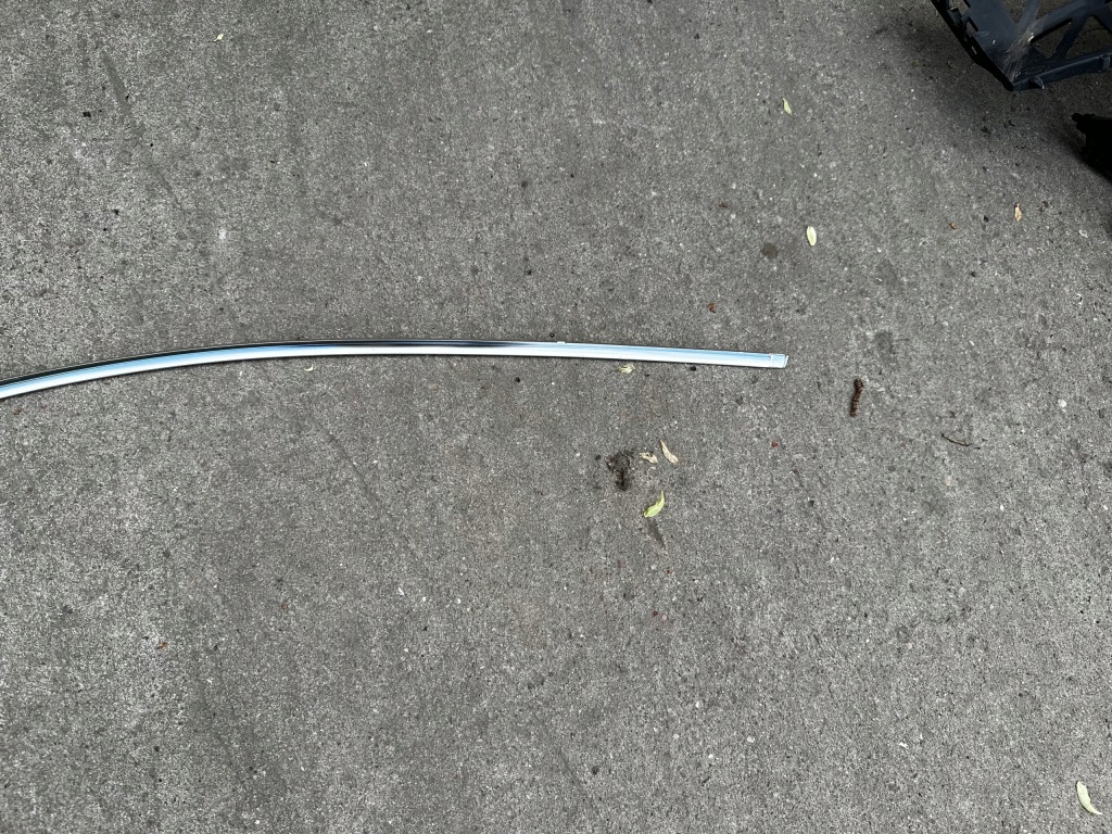 фото №9, Молдинг дверь перед правая 3t0837644 skoda superb ii