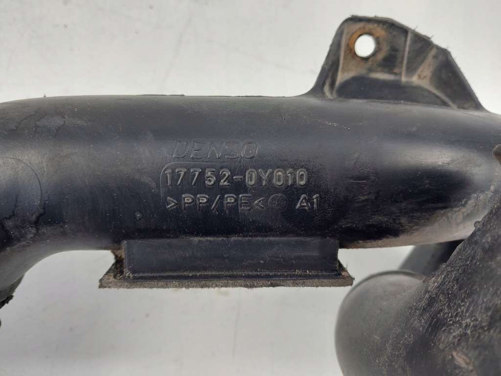 Труба повітря повітрозабірник 17751-0y020 17752-0y010 toyota auris i e15 1.33 vvti в Україні