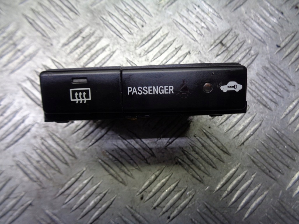 фото №1, Переключатель подогрев задний стекло avensis t25