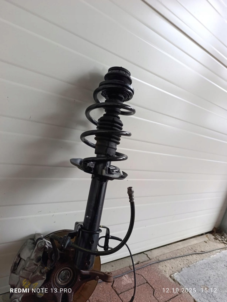 Sandero 3 logan амортизатор поворотный кулак mcperson правый перед 4ooo пробег Недорого