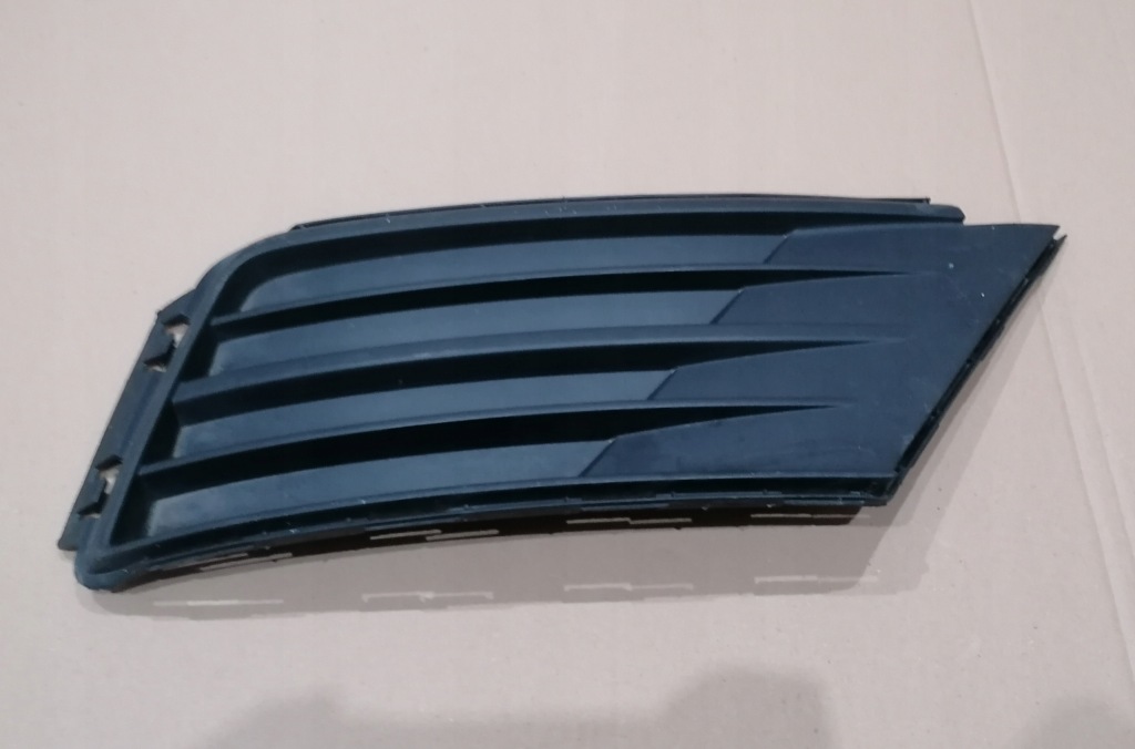 Купить Решётка решётка  противотуманной фары правого vw caddy 14-17