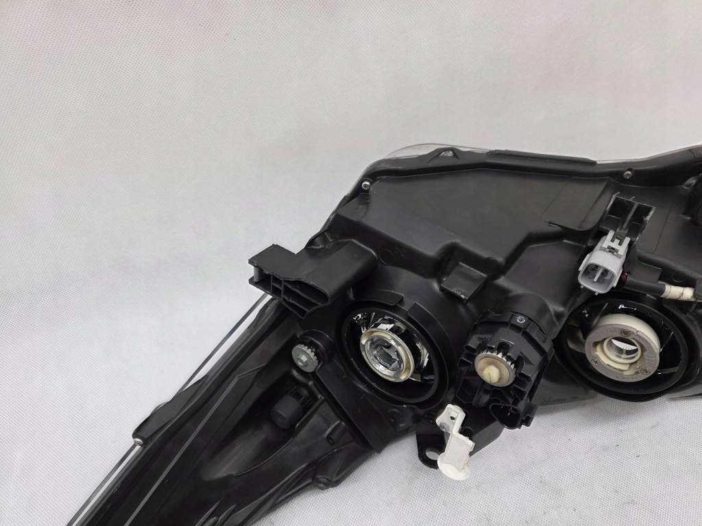 Toyota corolla e16 рестайлінг  2016+ фара перед правий led європа 81110-02l50-00 Доставка