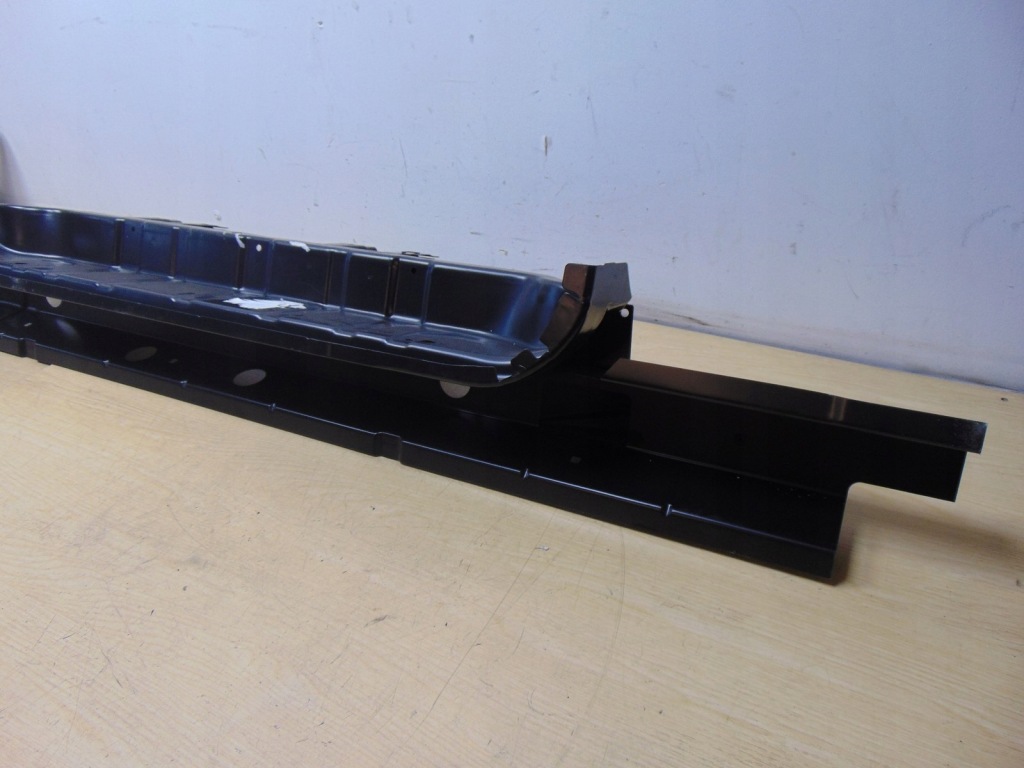 Купити Обшивка поріг vw transporter t5 7h0801252k